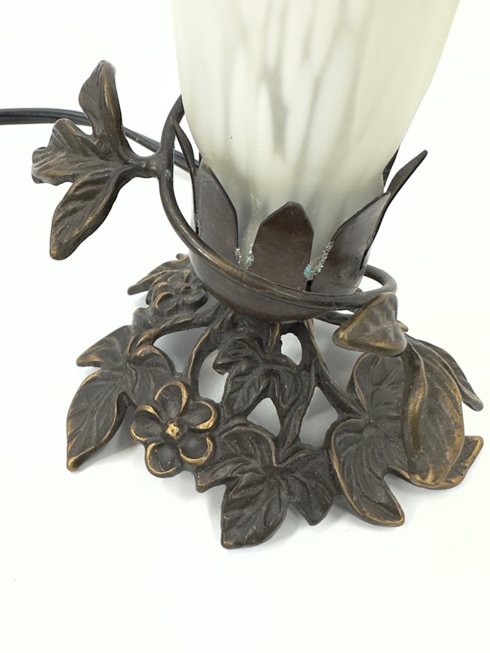 Vintage Andrea By Sadek Butterfly Lamp Frosted Pink Fluted Glass Metal Base 1996 - Picture 4 of 10